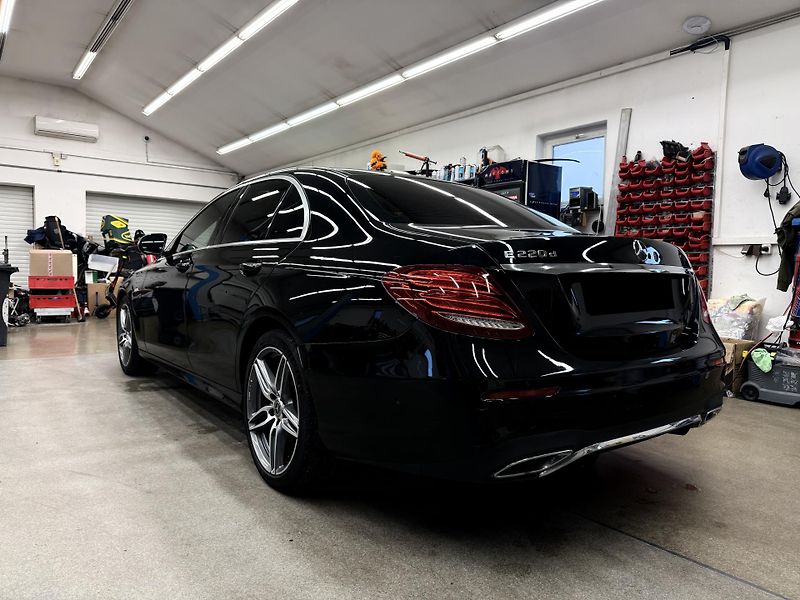 Mercedes-Benz Třídy E 220d AMG  - fotka 9 z 22