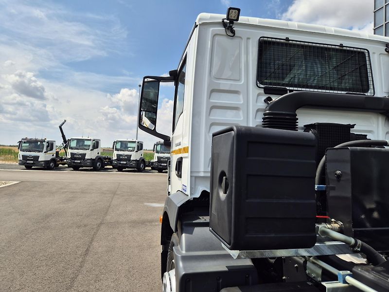 MAN TGM 18.320 NOSIČ KONTEJNERU 10T - fotka 18 z 37