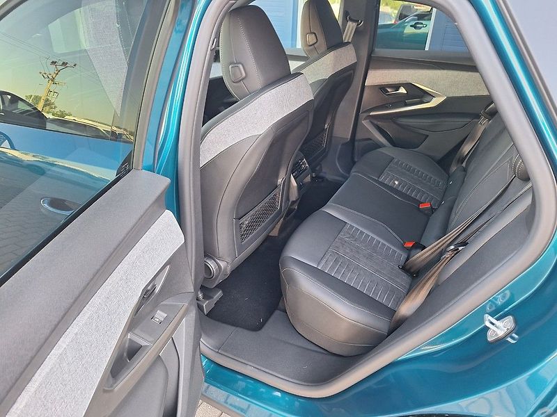 Peugeot 3008 (2026) GT Elektromotor 157 kW / 210 k - fotka 10 z 15