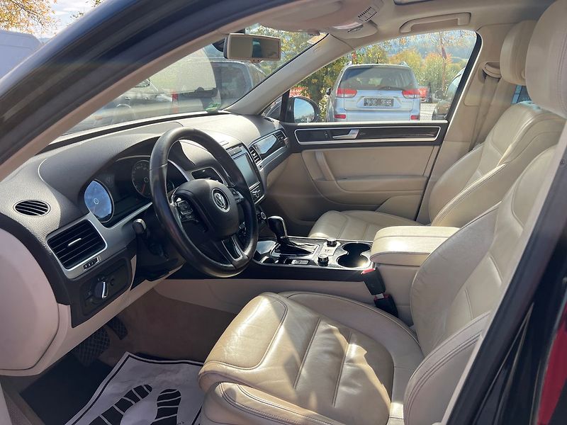 Volkswagen Touareg 3,0 TDI V 6 - fotka 6 z 15