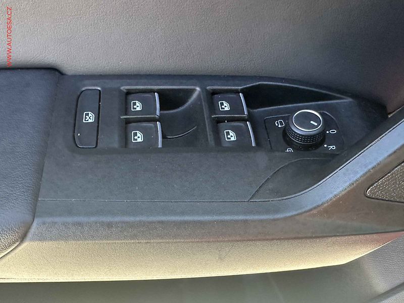 Seat Leon (2022) 1.5TSi, ČR, FR, LED - fotka 11 z 22