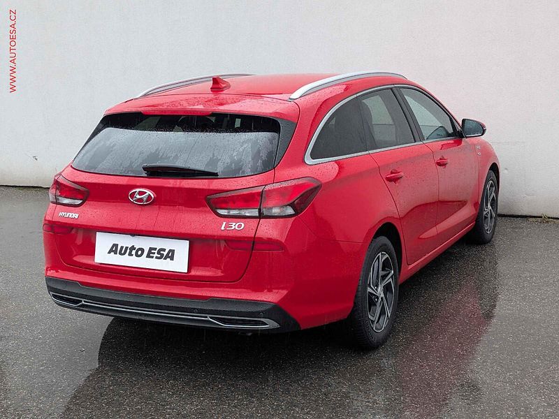 Hyundai i30 (2020) 1.5 T-GDi, 1.maj,ČR, servis - fotka 4 z 16