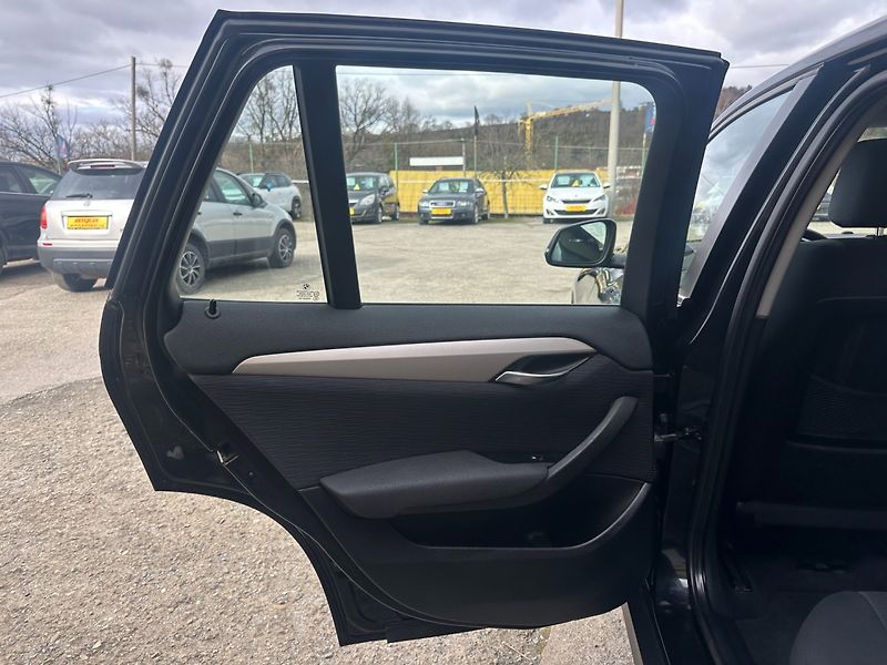 BMW X1 2.0D SDrive/Automat/95tisKM - fotka 15 z 27