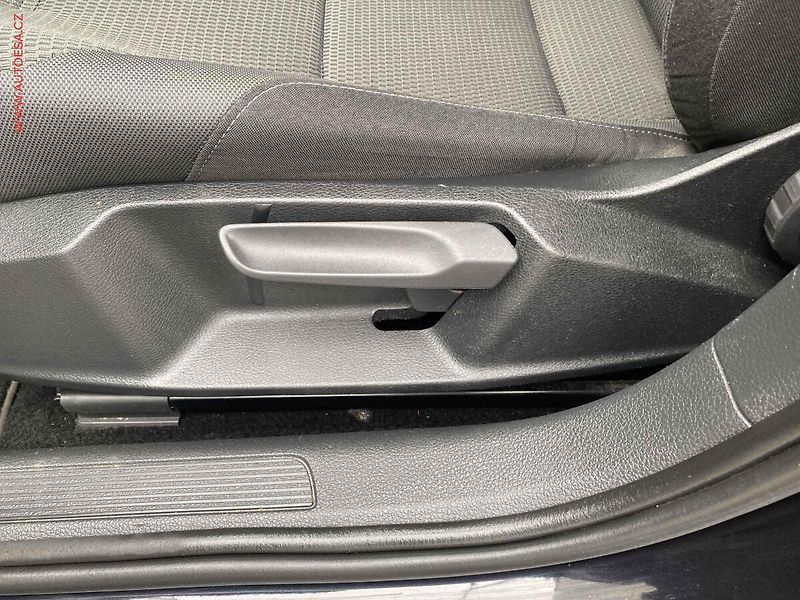 Volkswagen Golf (2019) 2.0 TDi, Comfortline, DSG - fotka 14 z 18