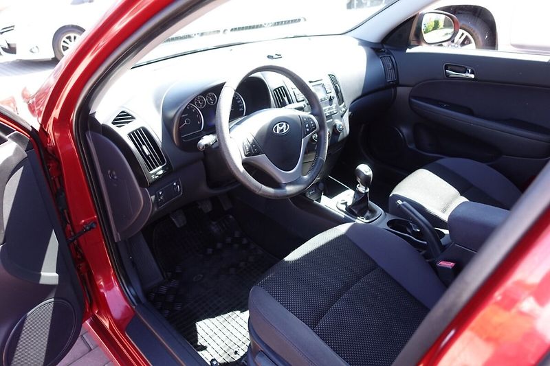 Hyundai i30 1,4i 80kW M/T - fotka 10 z 23