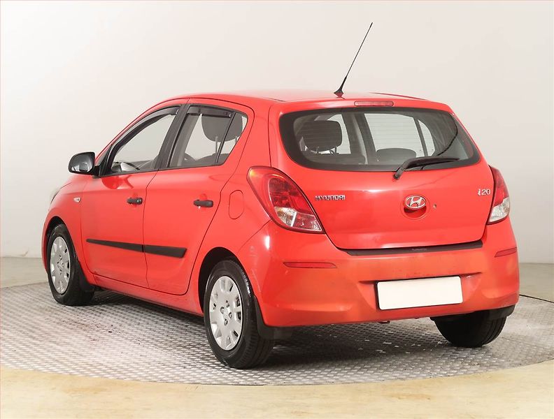 Hyundai i20 (2013) 1.2, nová STK, oblíbený vůz - fotka 4 z 14