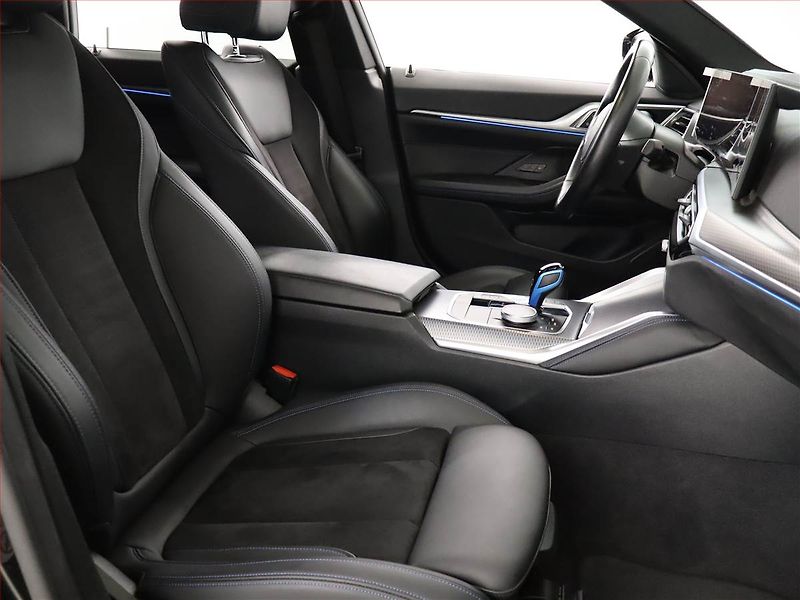 BMW i4 (2022) eDrive40, SoH 96% - fotka 9 z 24