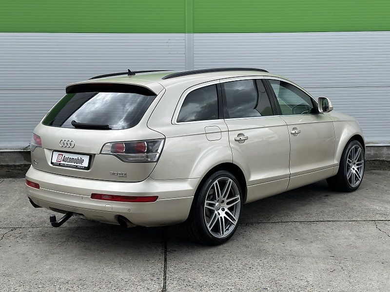 Audi Q7 3.0TDi V6 4x4 Tiptronic 233PS - fotka 4 z 48