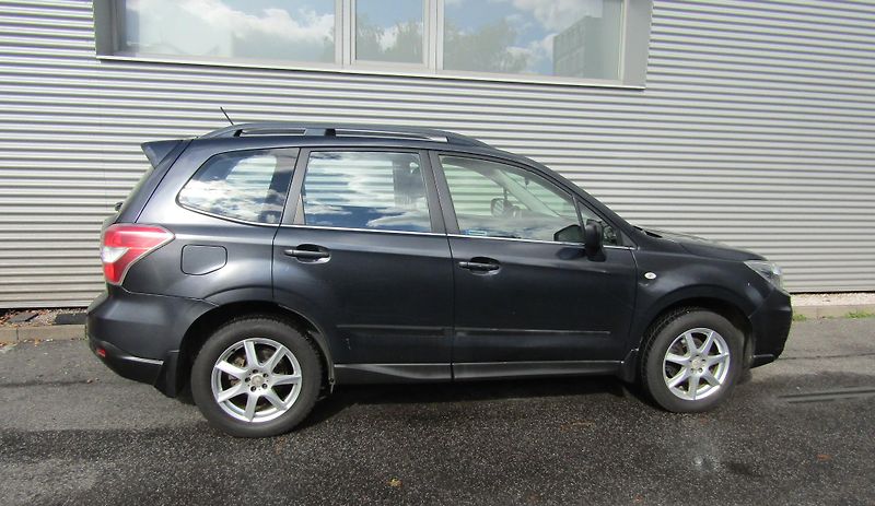 Subaru Forester (2014) 2,0D  6MT 1.maj.ČR plný servis - fotka 17 z 37
