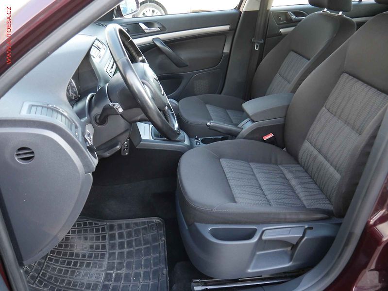 Škoda Octavia (2011) 2.0TDi, ČR, Elegance - fotka 9 z 20