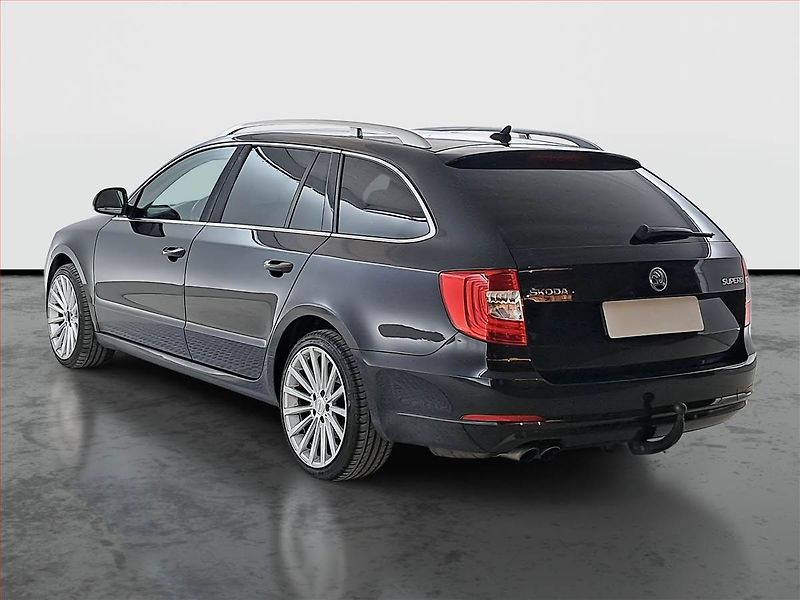 Škoda Superb (2015) 2.0 TDI, Navi, Xenony - fotka 4 z 21