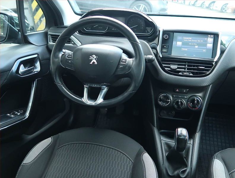Peugeot 208 (2016) 1.6 BlueHDi, Tempomat - fotka 7 z 15