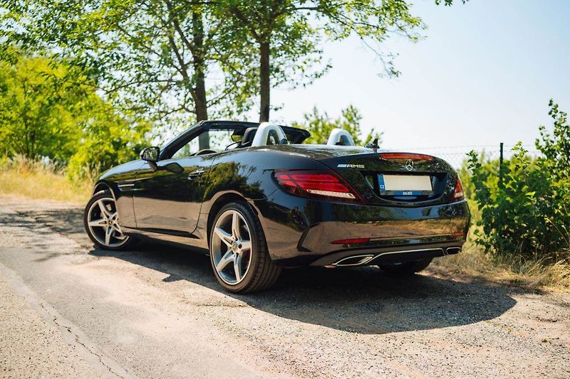 Mercedes-Benz SLC (2019) 300, Automat,180KW,Full Led - fotka 4 z 31