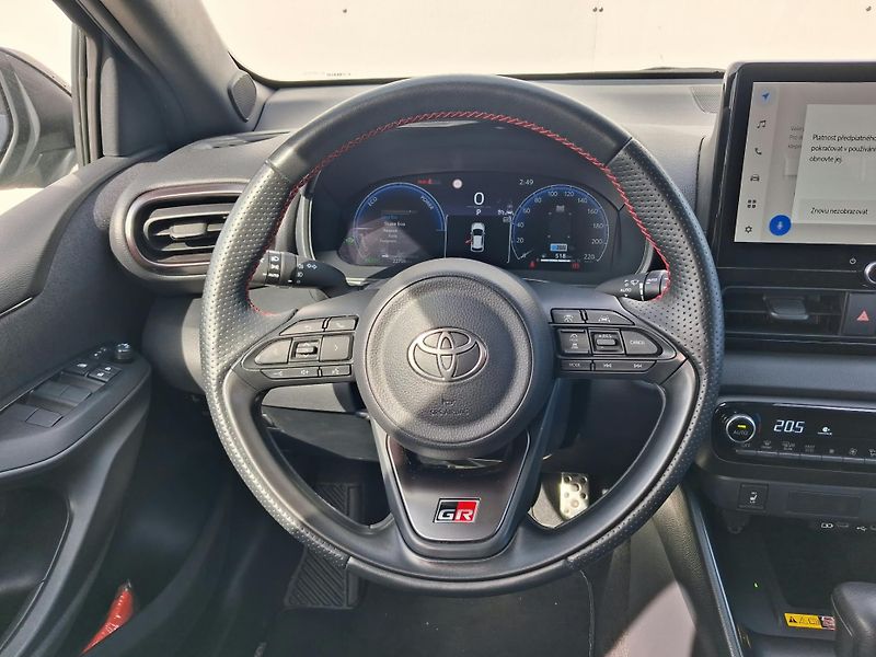 Toyota Yaris 1.5 HSD e-CVT GR-Sport - fotka 14 z 24