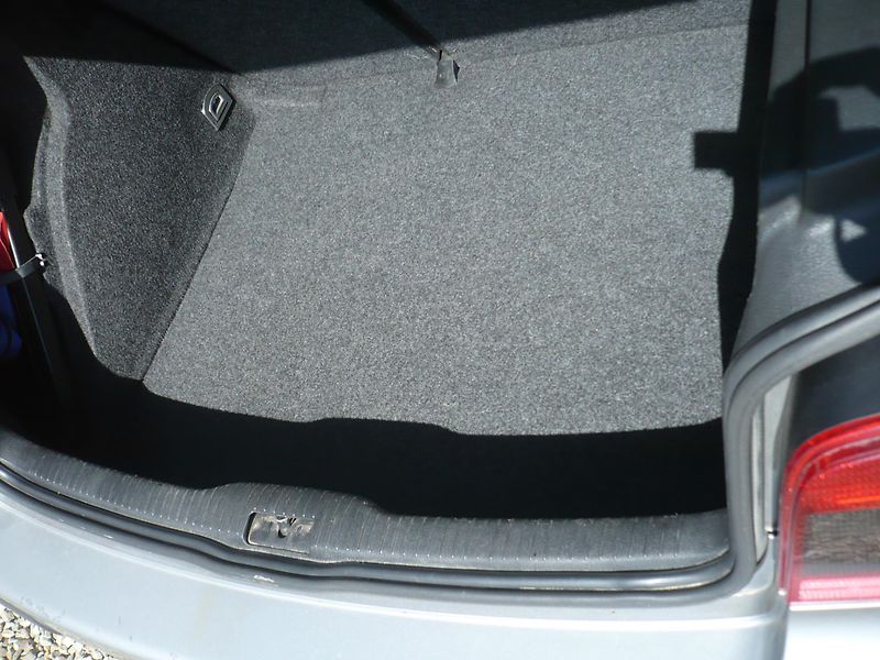 Volkswagen Golf 1.6i 77Kw Koupeno ČR - fotka 19 z 27