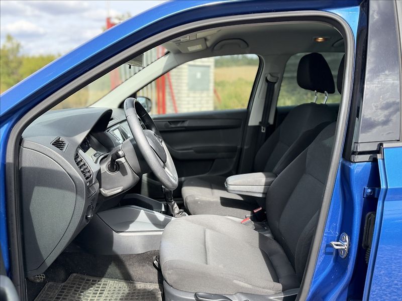 Škoda Fabia 1,0 MPI KLIMA - fotka 9 z 22