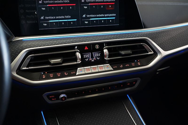BMW X7 M50i xD, Executive Drive Pro - fotka 37 z 50