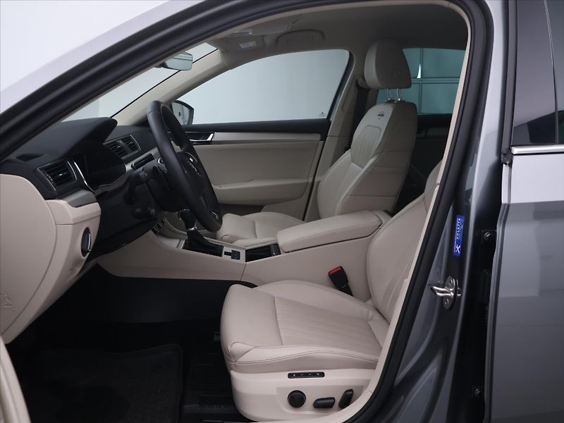 Škoda Superb 2,0 TDI 147kW DSG 4x4 L&K DPH - fotka 11 z 32