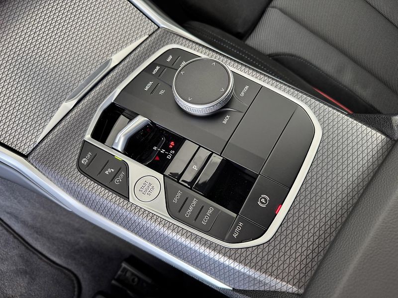 BMW Řada 3 330i xDrive*M-SPORT*Distronic - fotka 27 z 41