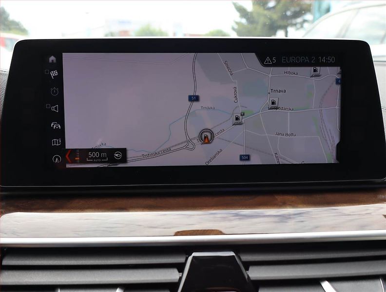 BMW Řada 5 (2017) 530d xDrive - fotka 13 z 27