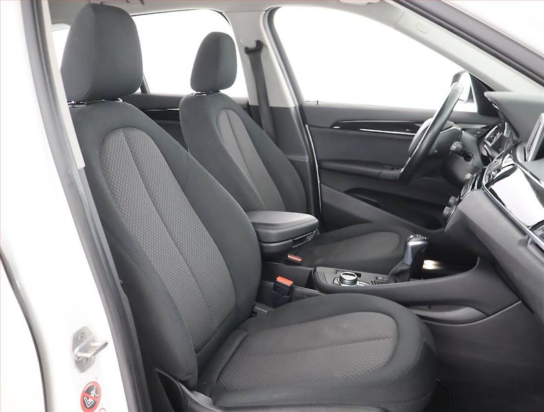 BMW X1 (2016) xDrive18d, 4X4, Automat, Navi - fotka 9 z 22