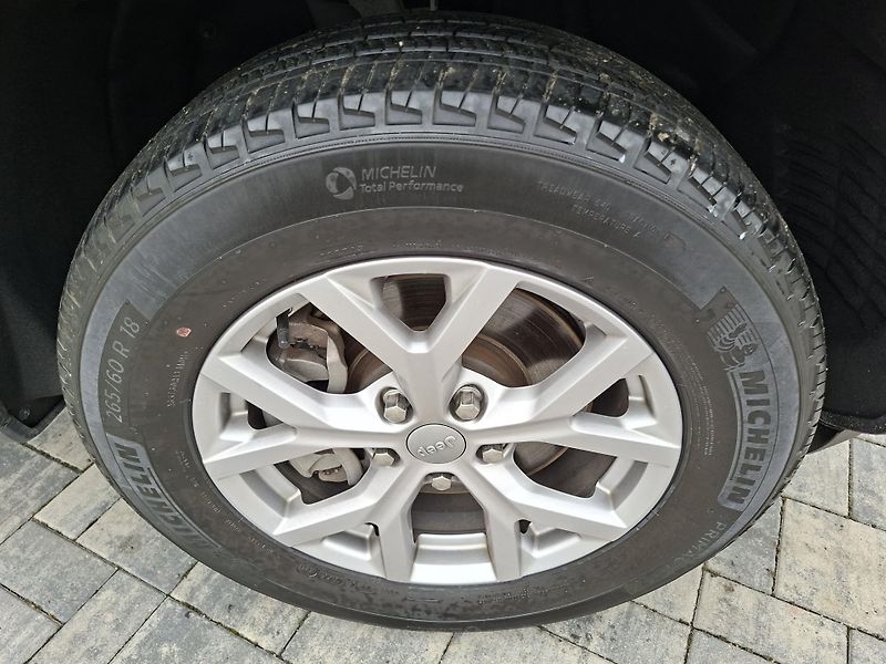 Jeep Grand Cherokee (2021) 3,6L V6 4x4 LIMITED, 6 míst - fotka 45 z 46