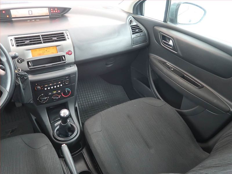 Citroën C4 (2010) 1.4 16V, po STK, levný provoz - fotka 8 z 15