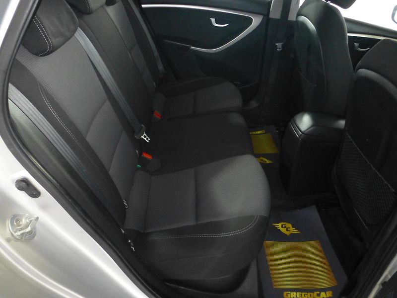 Hyundai i30 (2013) 1,6CRDI*ALU**VYHŘ.SED***KAMERA - fotka 21 z 25