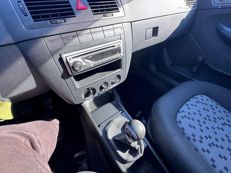 Škoda Fabia (2006) 1,4i 55 KW KILOMETRY STK - fotka 23 z 40