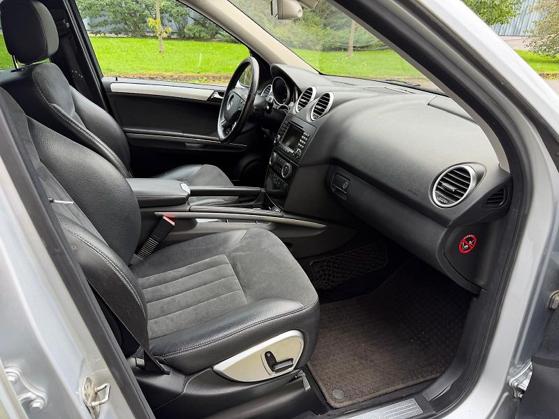Mercedes-Benz Třídy M ML 320 3,0 CDi 4matic AMG - fotka 18 z 21