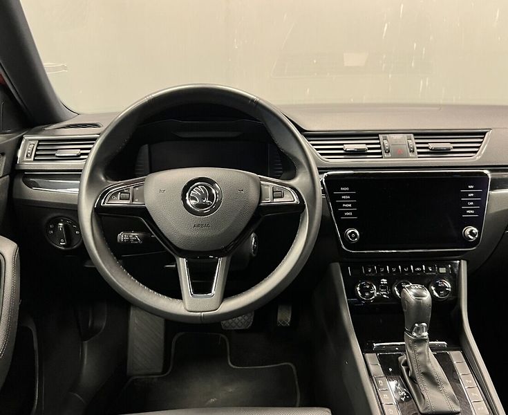 Škoda Superb 2,0 TDI DSG Laurin & Klement - fotka 5 z 22