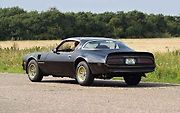 Sraz amerických vozů Chevrolet Camaro a Pontiac Firebird v Kolíně.