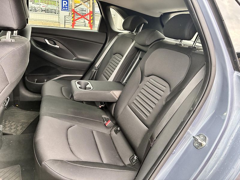 Hyundai i30 HB 1.0T-GDI 74kW DCT STYLE NAV - fotka 13 z 32