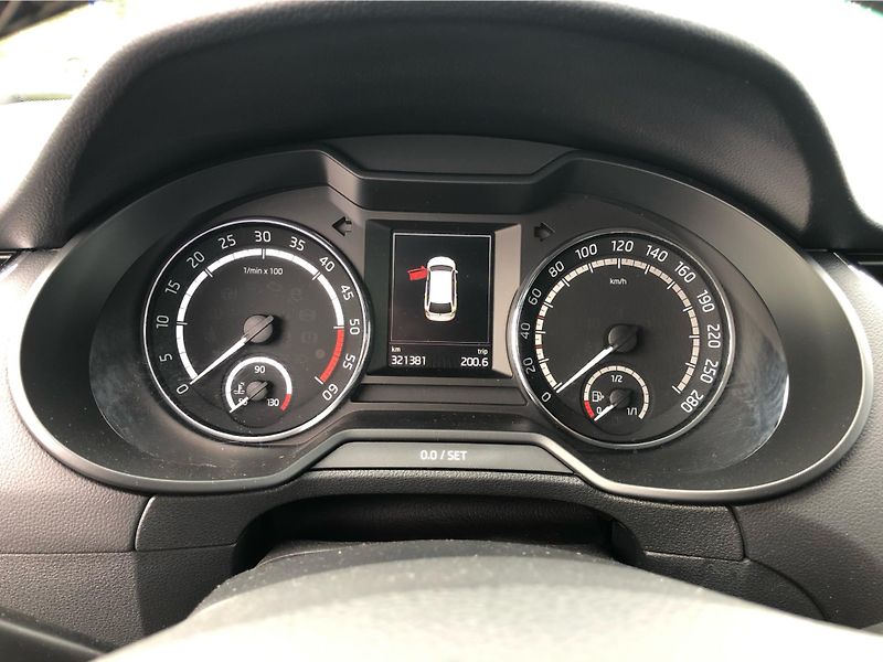 Škoda Octavia Combi 2,0 TDI RS - fotka 18 z 30