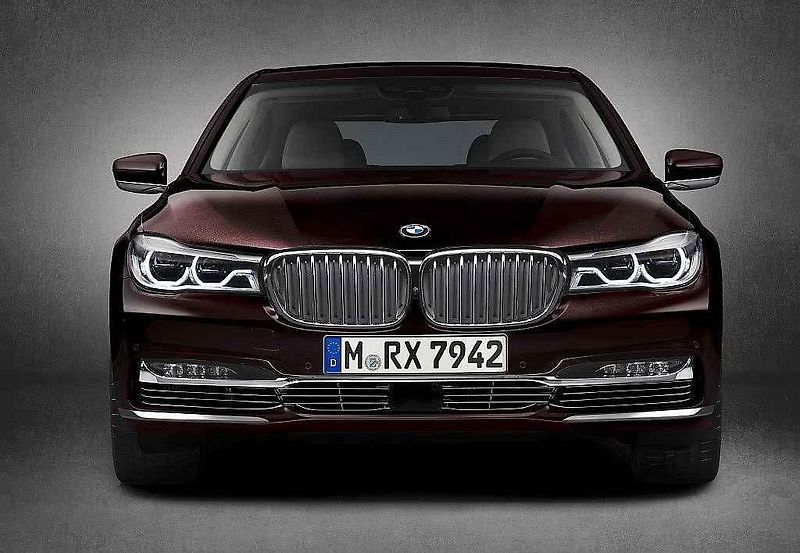BMW M760Li xDrive.