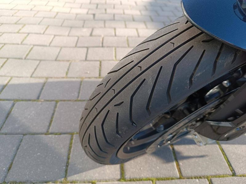 Moto Guzzi V 100 Mandello (2023) S Grigio Avanguardia (sleva 86 - fotka 13 z 17