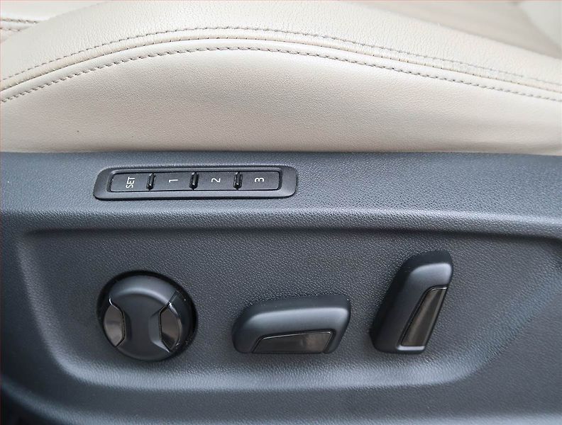 Škoda Karoq (2017) Style Plus 1.6 TDI, Serv.kniha - fotka 17 z 18