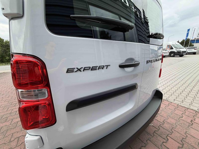Peugeot Expert (2026) Combi L3 2.2 BlueHDi 150 MAN6 - fotka 19 z 22