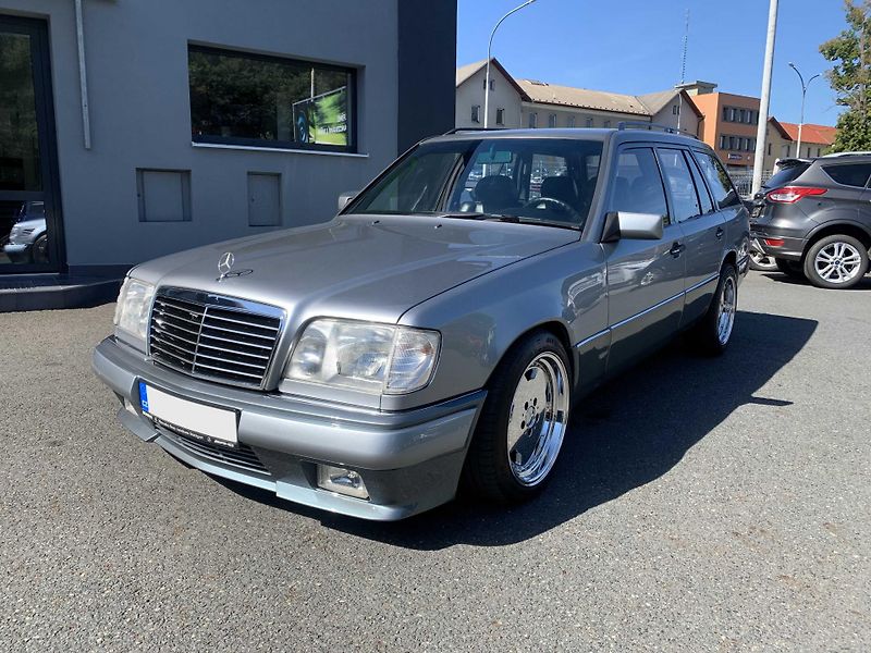 Mercedes-Benz 124 TOURING 300 DIESEL 136 PS - fotka 2 z 19