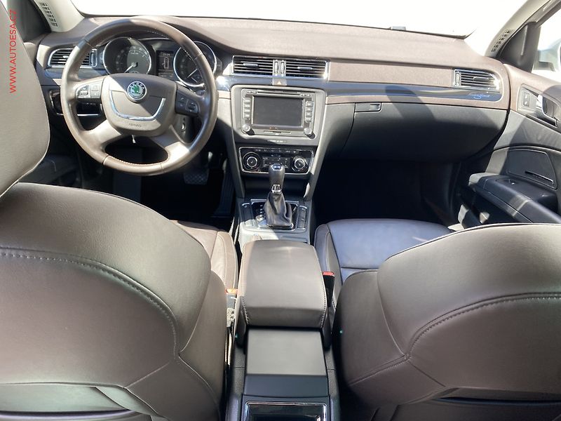 Škoda Superb (2013) 2.0 TDi 4x4, L&K, DSG, kůže - fotka 8 z 20