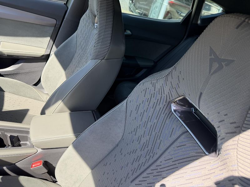 Cupra Formentor (2026) 2.0TDI TRIBE 150k DSG ZÁRUKA 5 - fotka 37 z 46