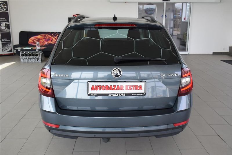 Škoda Octavia 1,6 TDi, DSG,NAVI,serviska, - fotka 7 z 40