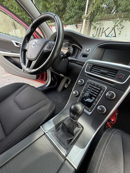 Volvo V60 (2014) - fotka 11 z 34