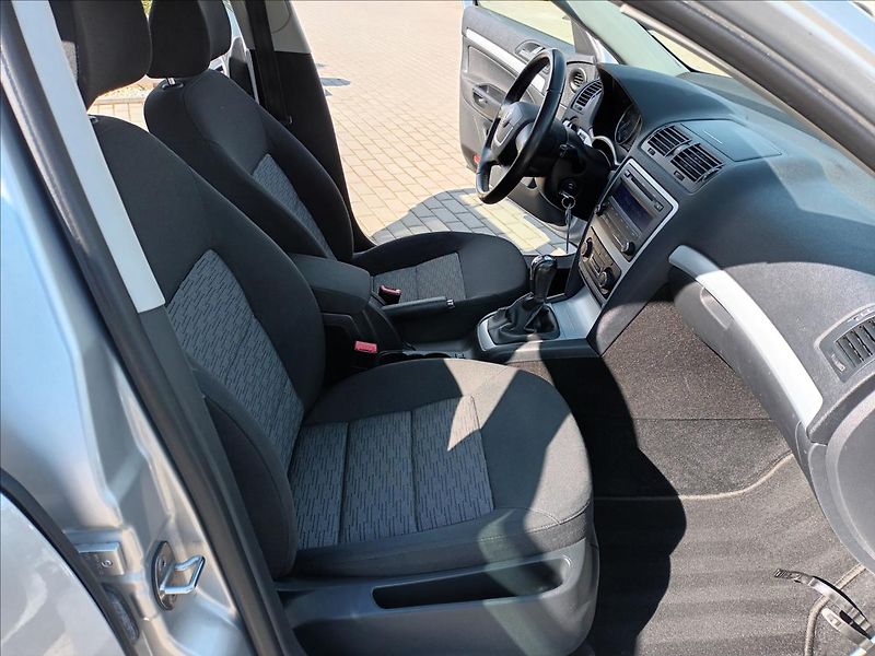 Škoda Octavia 1,2 TSI,77kw,KLIMA,TEMPOMAT, - fotka 21 z 29