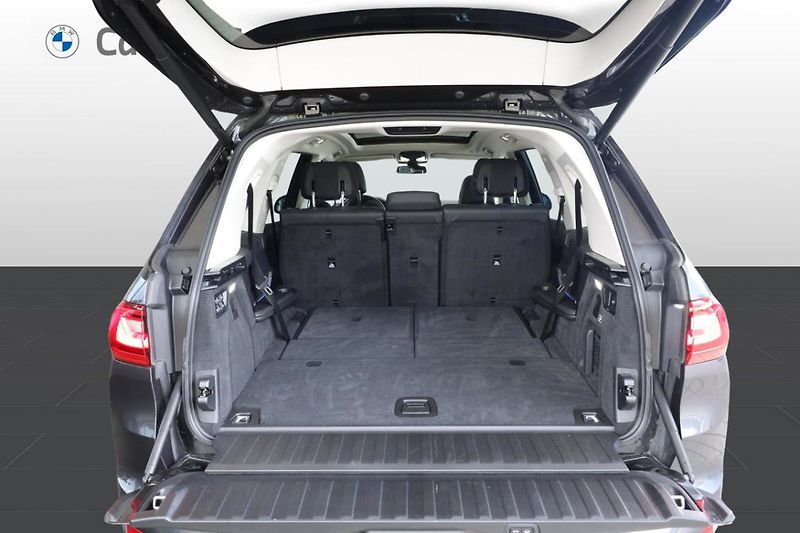 BMW X7 xDrive40i - fotka 8 z 32
