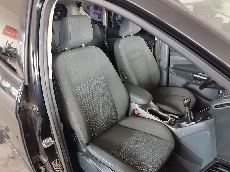 Ford C-MAX (2013) 1,6I,92KW,AUT.KLIMA,NOVÁ STK - fotka 12 z 17