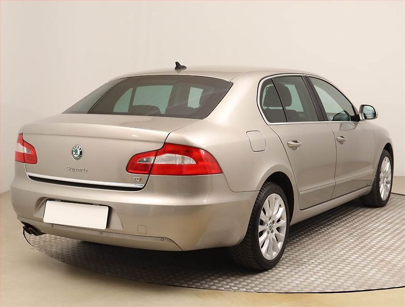 Škoda Superb (2013) 2.0 TDI, Tempomat - fotka 5 z 17