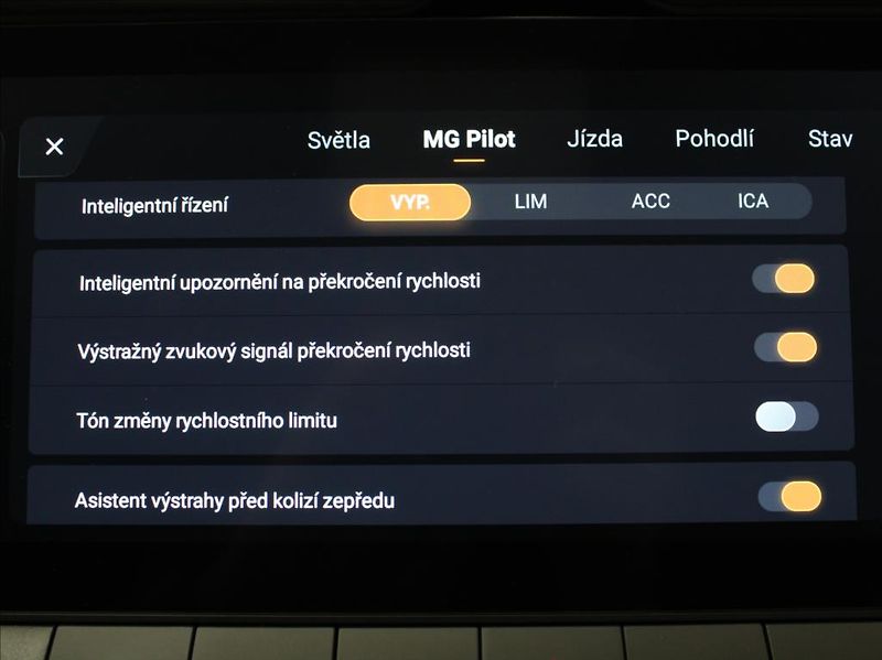 MG ZS 1,5 Hybrid+ Exclusive 20tkm.ČR - fotka 16 z 27