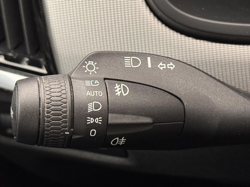 Volvo V90 CC D4 AWD MOMENTUM PRO  - fotka 32 z 47