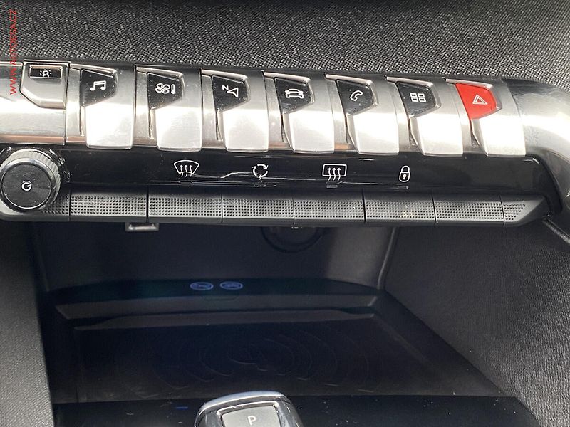 Peugeot 5008 (2018) 1.2PT, Allure, AT, LED - fotka 14 z 19